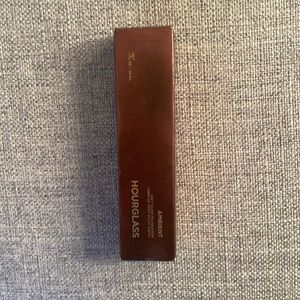 Hourglass Ambient Soft Glow Foundation- Shade 5